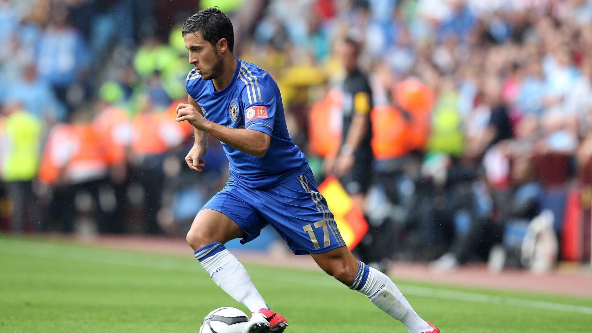 开云电竞登录入口-巴塞罗那主力中场受伤，影响球队阵容完整性，巴塞罗那全队